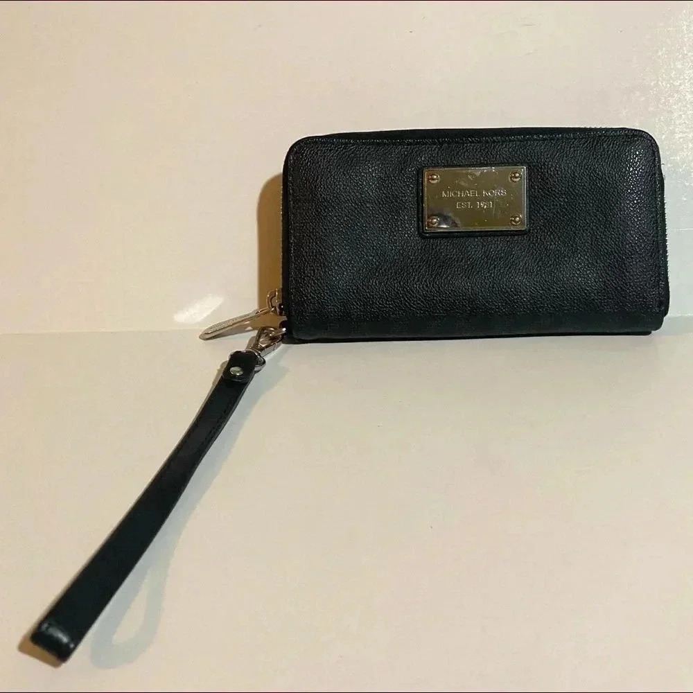 Michael Kors MK signature print canvas wristlet - image 1